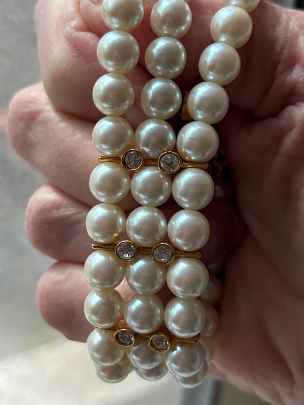 ⚫️Vintage 3 Strand Faux Pearls With Gold & Rhinestone Accents - Picture 7 of 8